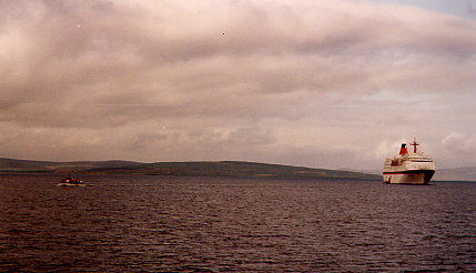 MS Europa von Anker in Kirkwall