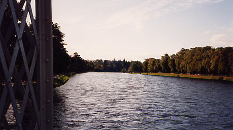 Inverness - Blick von der Brücke Richtung Inseln