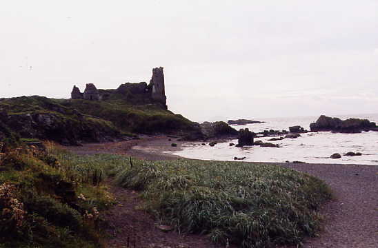 Bucht zwischen Hafen und Castle-Ruine