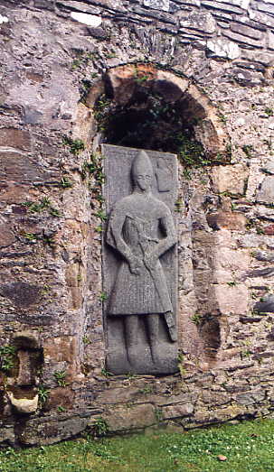 Kildalton - Grabplatte innerhalb der Kirche