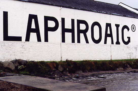 Laphroaig: Warehouse direkt am Pier