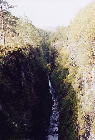 Corrieshalloch Gorge - Ausblicke von der Brücke aus