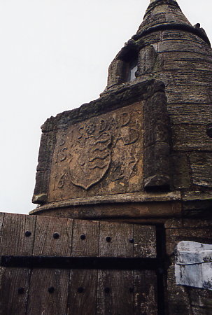 Scotstarvit Tower - Wappen über der Tür zur Turm Plattform