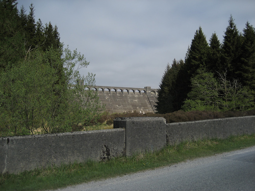 Damm von Clatteringshaw Loch